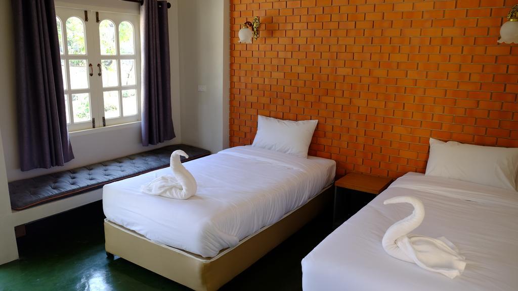 Wangpla Villa Resort Накхонсаван Номер фото