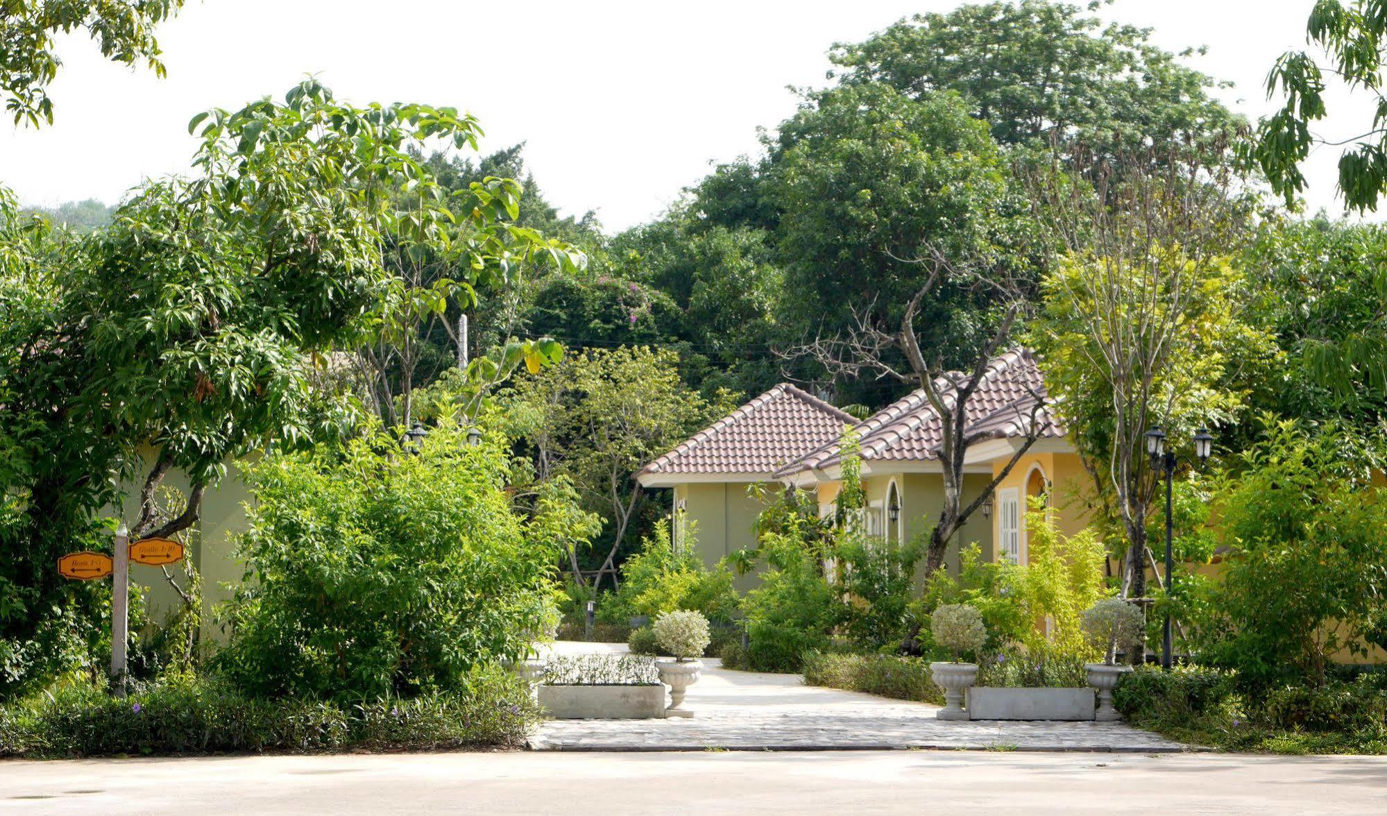 Wangpla Villa Resort Накхонсаван Екстер'єр фото